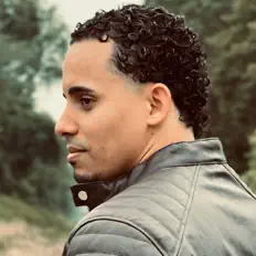 Emanuel Contreras सुनें, म्यूज़िक वीडियो देखें, बायो पढ़ें, दौरे की तारीखें और बहुत कुछ देखें!