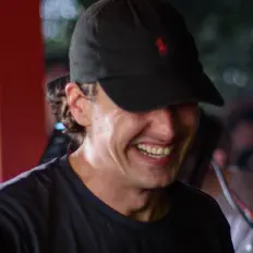 TAFKAMP सुनें, म्यूज़िक वीडियो देखें, बायो पढ़ें, दौरे की तारीखें और बहुत कुछ देखें!