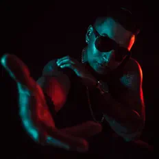 收听 Suave Sounds、观看音乐视频、阅读小传、查看巡演日期等 ！