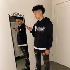 Xanderr을(를) 듣고, 뮤직 비디오를 보고, 약력을 읽고, 투어 일정 등을 확인하세요!