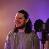 Escucha a undefined, mira videos musicales, lee su biografía, consulta las fechas de las gira y más.