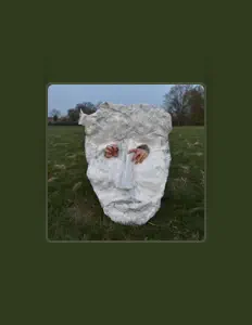 Hör dir clari FT an, schau dir Musikvideos an, lies die Biografie, finde Tourdaten und mehr!