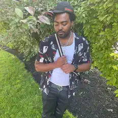 Hör dir Naazhim$upreme an, schau dir Musikvideos an, lies die Biografie, finde Tourdaten und mehr!