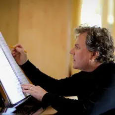 Écoutez Gregory Taboloff, regardez des vidéoclips, lisez la biographie, consultez les dates de tournée et plus encore !