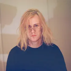 Poslechněte si interpreta POPCULTR, sledujte hudební videa, přečtěte si životopis, podívejte se na data turné a další informace.