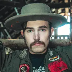 Dengarkan IV and The Strange Band, tonton video musik, baca bio, lihat tanggal tur & lainnya!