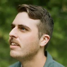 收听 Deep Forest Drive、观看音乐视频、阅读小传、查看巡演日期等 ！