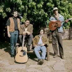 Glue LA सुनें, म्यूज़िक वीडियो देखें, बायो पढ़ें, दौरे की तारीखें और बहुत कुछ देखें!