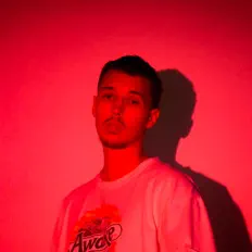 DAE the VIDEO dinle, müzik videolarını izle, biyografisini oku, tur tarihlerini ve daha fazlasını gör!