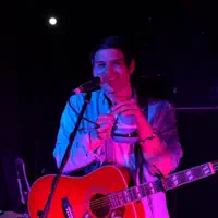 Ouve undefined, vê vídeos de música, lê a biografia, vê as datas da digressão e muito mais!
