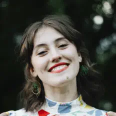 Izzy Jones을(를) 듣고, 뮤직 비디오를 보고, 약력을 읽고, 투어 일정 등을 확인하세요!