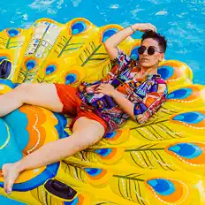 收听 Rhae、观看音乐视频、阅读小传、查看巡演日期等 ！