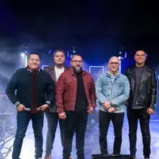 Dengarkan Sinergia, tonton video musik, baca bio, lihat tanggal tur & lainnya!
