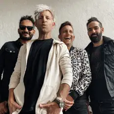 Madina Lakeを聴いたり、ミュージックビデオを鑑賞したり、経歴やツアー日程などを確認したりしましょう！