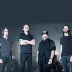 Hör dir Bravo Delta an, schau dir Musikvideos an, lies die Biografie, finde Tourdaten und mehr!