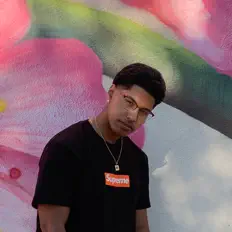 收听 Mike 13、观看音乐视频、阅读小传、查看巡演日期等 ！