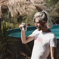 Listen to Albert Chinet, watch music videos, read bio, see tour dates & more!