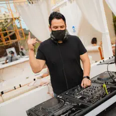 DJ Juk सुनें, म्यूज़िक वीडियो देखें, बायो पढ़ें, दौरे की तारीखें और बहुत कुछ देखें!
