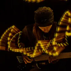 Jake Isaacを聴いたり、ミュージックビデオを鑑賞したり、経歴やツアー日程などを確認したりしましょう！