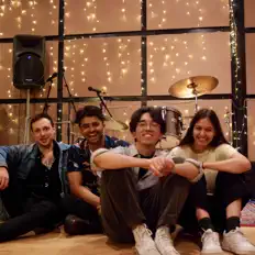 The U Clubを聴いたり、ミュージックビデオを鑑賞したり、経歴やツアー日程などを確認したりしましょう！