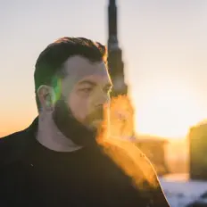 Man of the Minch सुनें, म्यूज़िक वीडियो देखें, बायो पढ़ें, दौरे की तारीखें और बहुत कुछ देखें!