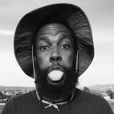 聆聽 That Malcolm Guy、觀看音樂影片、閱讀小傳、查看巡演日期等！