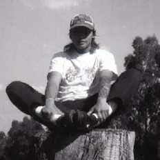 Ακούστε περιεχόμενο από Plug Hound, παρακολουθήστε μουσικά βίντεο, διαβάστε το βιογραφικό, δείτε ημερομηνίες περιοδείας, και πολλά ακόμη!