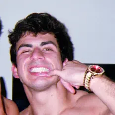 Lil Neeks सुनें, म्यूज़िक वीडियो देखें, बायो पढ़ें, दौरे की तारीखें और बहुत कुछ देखें!