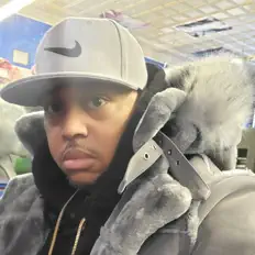 Hör dir King C an, schau dir Musikvideos an, lies die Biografie, finde Tourdaten und mehr!