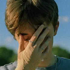 聆聽 Charlie Zehr、觀看音樂影片、閱讀小傳、查看巡演日期等！