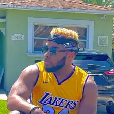 Mukyを聴いたり、ミュージックビデオを鑑賞したり、経歴やツアー日程などを確認したりしましょう！