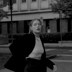 聆聽 Kate Lynn、觀看音樂影片、閱讀小傳、查看巡演日期等！