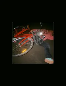 Hör dir Gari Guru an, schau dir Musikvideos an, lies die Biografie, finde Tourdaten und mehr!