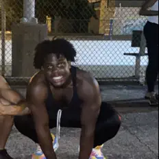 Poslechněte si interpreta Cornku, sledujte hudební videa, přečtěte si životopis, podívejte se na data turné a další informace.