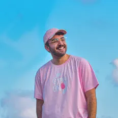 Poslechněte si interpreta Vulgo, sledujte hudební videa, přečtěte si životopis, podívejte se na data turné a další informace.