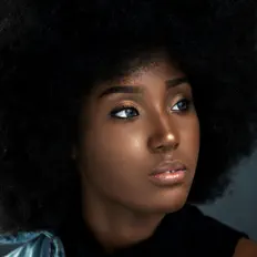 Keren Happuchを聴いたり、ミュージックビデオを鑑賞したり、経歴やツアー日程などを確認したりしましょう！