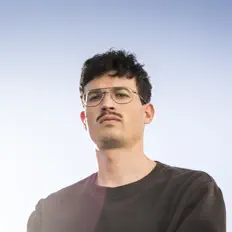 聆聽 Theo Meier、觀看音樂影片、閱讀小傳、查看巡演日期等！