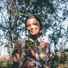 聆聽 Annie Sumi、觀看音樂影片、閱讀小傳、查看巡演日期等！