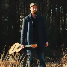 Tom Gamble dinle, müzik videolarını izle, biyografisini oku, tur tarihlerini ve daha fazlasını gör!