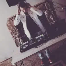 Ouve Dj Dcuellar, vê vídeos de música, lê a biografia, vê as datas da digressão e muito mais!