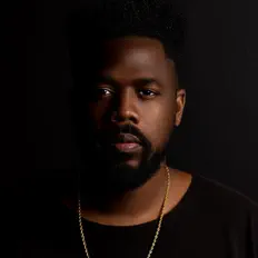 Ακούστε περιεχόμενο από Drummaboy, παρακολουθήστε μουσικά βίντεο, διαβάστε το βιογραφικό, δείτε ημερομηνίες περιοδείας, και πολλά ακόμη!