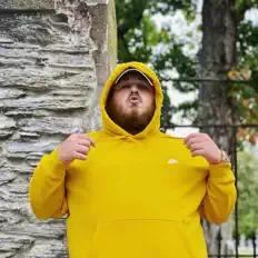 Poslechněte si interpreta Bank Woodz, sledujte hudební videa, přečtěte si životopis, podívejte se na data turné a další informace.