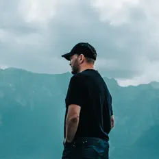 Dengarkan AGON, tonton video musik, baca bio, lihat tanggal tur & lainnya!