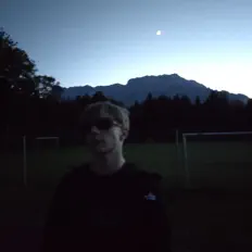 Timothy सुनें, म्यूज़िक वीडियो देखें, बायो पढ़ें, दौरे की तारीखें और बहुत कुछ देखें!