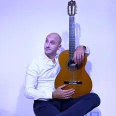 收听 Enrico Randi and the Kangs、观看音乐视频、阅读小传、查看巡演日期等 ！