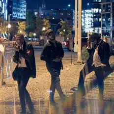 Blueboysを聴いたり、ミュージックビデオを鑑賞したり、経歴やツアー日程などを確認したりしましょう！