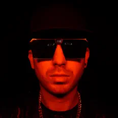 Escucha a XLII, mira vídeos musicales, lee la biografía, consulta fechas de giras y mucho más.