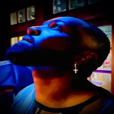 Poslechněte si interpreta Brandough, sledujte hudební videa, přečtěte si životopis, podívejte se na data turné a další informace.