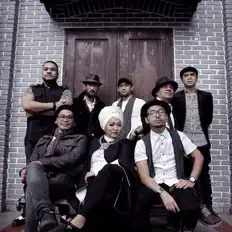 Listen to The Groove, watch music videos, read bio, see tour dates & more!