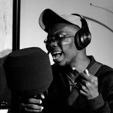 Larryklush dinle, müzik videolarını izle, biyografisini oku, tur tarihlerini ve daha fazlasını gör!